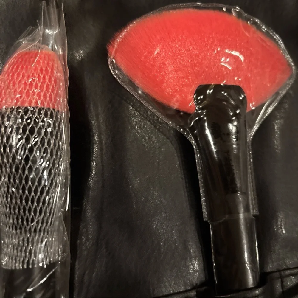 Mizz Fantasy 24-Piece Red Makeup Brush Set